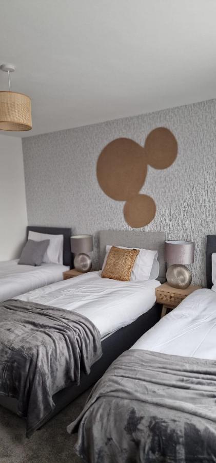 Shm Stays Leicester. Newly Renovated!! 15 Min Drive From City Centre, University. 9 Min Drive To Leicester City Stadium, 5 Min Drive To M1 & M69. 2 Min Walk To Bus Stop. Buitenkant foto