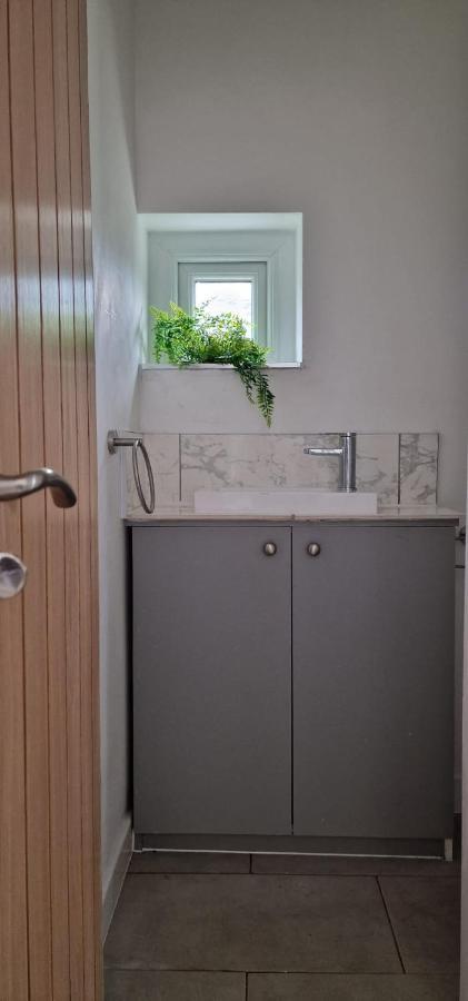 Shm Stays Leicester. Newly Renovated!! 15 Min Drive From City Centre, University. 9 Min Drive To Leicester City Stadium, 5 Min Drive To M1 & M69. 2 Min Walk To Bus Stop. Buitenkant foto