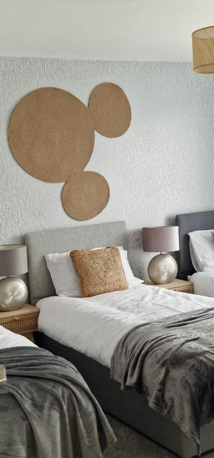 Shm Stays Leicester. Newly Renovated!! 15 Min Drive From City Centre, University. 9 Min Drive To Leicester City Stadium, 5 Min Drive To M1 & M69. 2 Min Walk To Bus Stop. Buitenkant foto