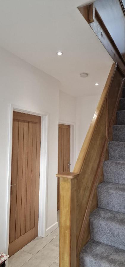 Shm Stays Leicester. Newly Renovated!! 15 Min Drive From City Centre, University. 9 Min Drive To Leicester City Stadium, 5 Min Drive To M1 & M69. 2 Min Walk To Bus Stop. Buitenkant foto
