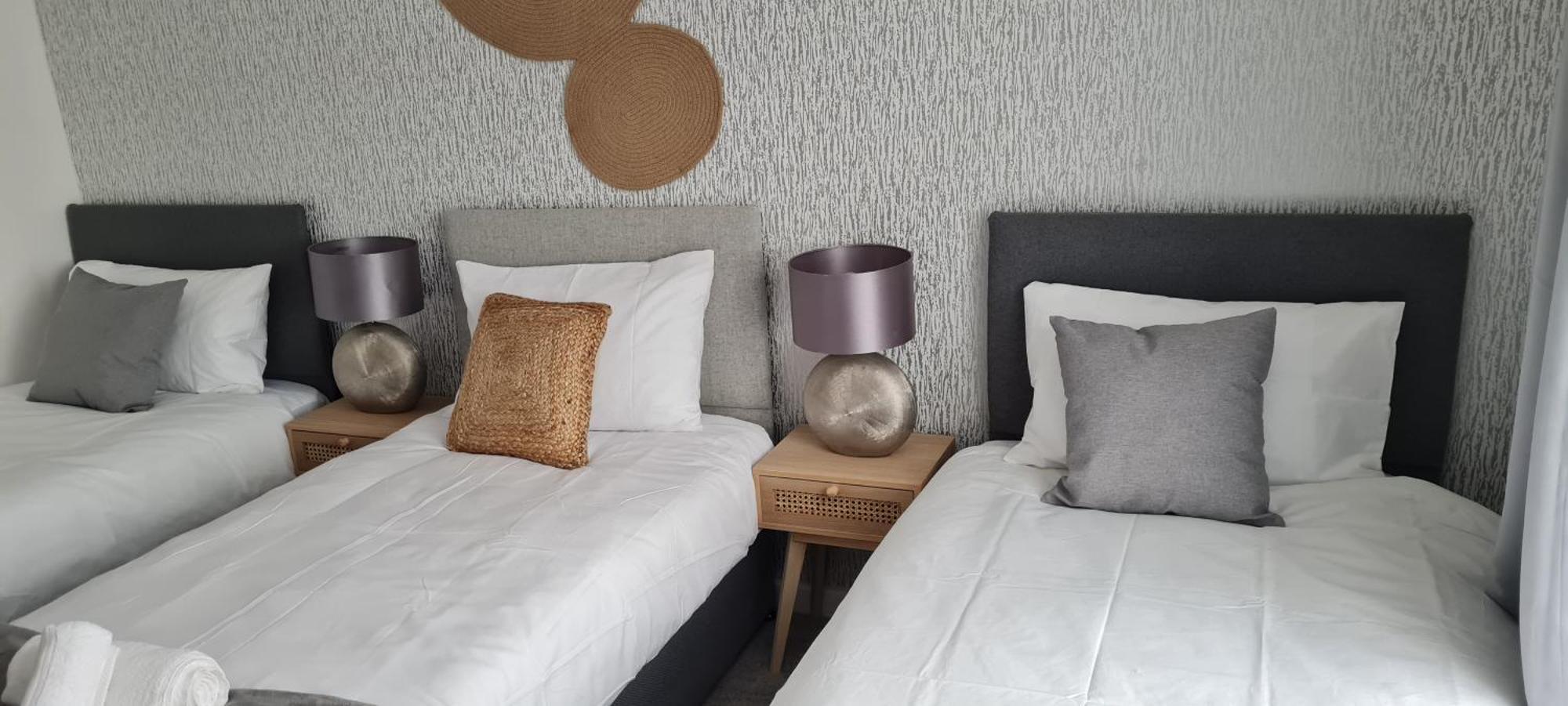 Shm Stays Leicester. Newly Renovated!! 15 Min Drive From City Centre, University. 9 Min Drive To Leicester City Stadium, 5 Min Drive To M1 & M69. 2 Min Walk To Bus Stop. Buitenkant foto