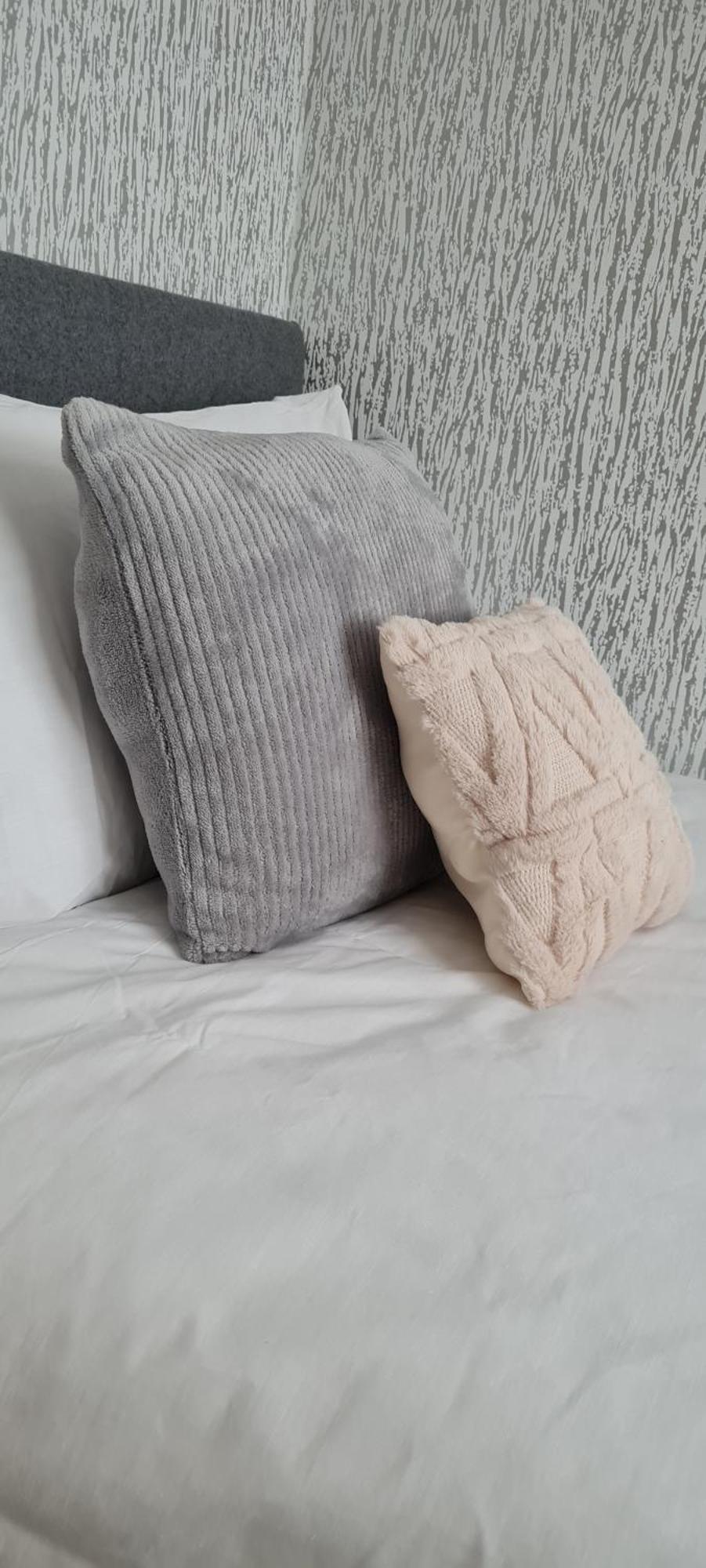 Shm Stays Leicester. Newly Renovated!! 15 Min Drive From City Centre, University. 9 Min Drive To Leicester City Stadium, 5 Min Drive To M1 & M69. 2 Min Walk To Bus Stop. Buitenkant foto