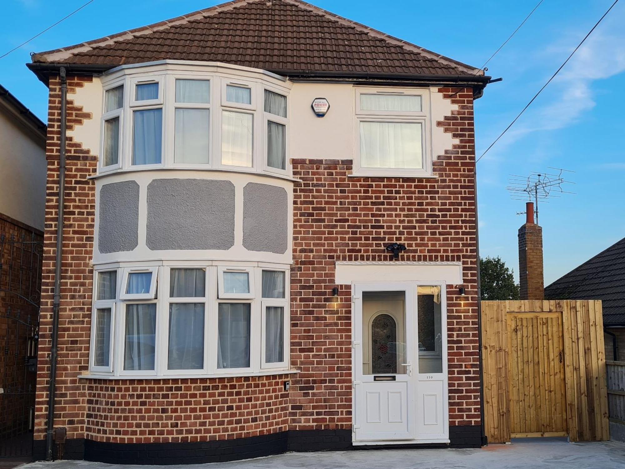 Shm Stays Leicester. Newly Renovated!! 15 Min Drive From City Centre, University. 9 Min Drive To Leicester City Stadium, 5 Min Drive To M1 & M69. 2 Min Walk To Bus Stop. Buitenkant foto